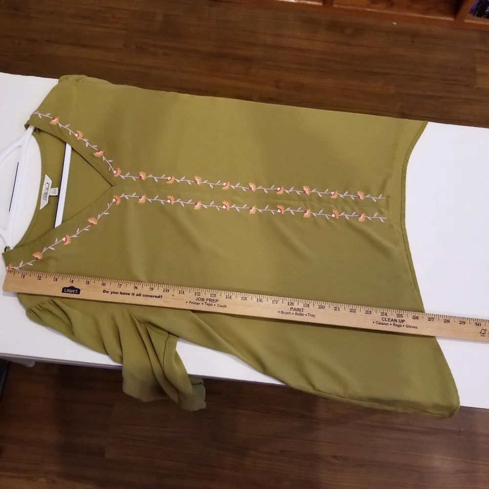 The Pioneer Woman Top Women's Large Olive Green Floral Embroidered Sleeve V Neck - Picture 6 of 8